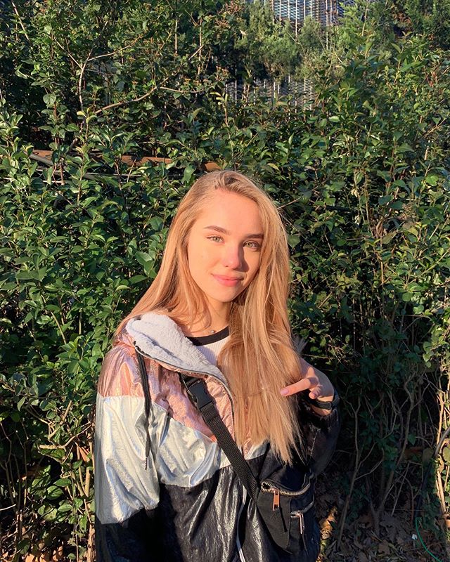 Jenya Kimdir