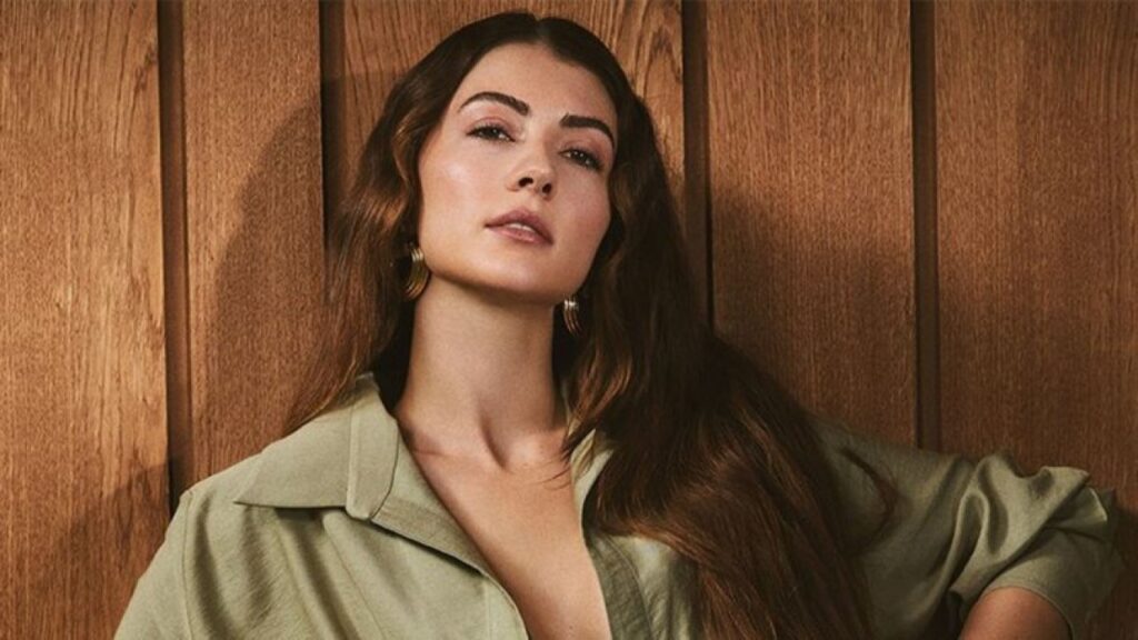 Burcu Özberk Boy Kilo Yaş, Kimdir?