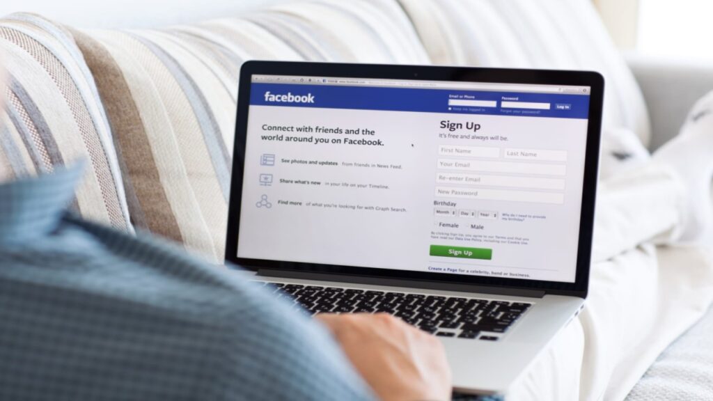 Facebook Sayfanıza Yönetici Nasıl Eklenir?